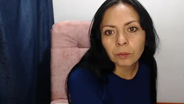 Paolahotty online show from January 6, 1:20 am