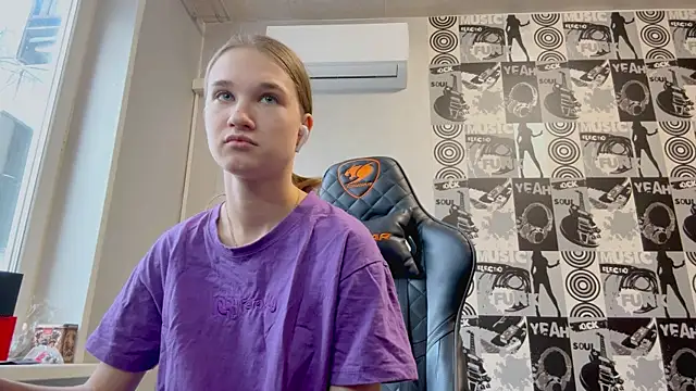 helgicuteness online show from January 8, 11:14 am