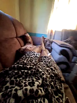 LIMAKATS0 online show from November 29, 8:18 am