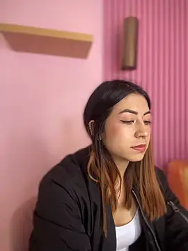 MaddieHunter online show from December 22, 1:03 pm