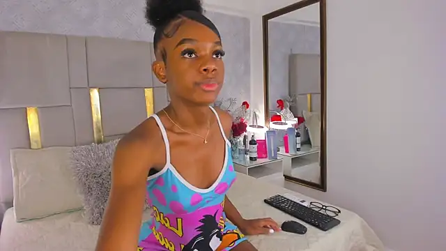 IsisBrown  online show from April 17, 9:28 pm