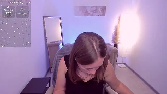 Brooke lover online show from July 4, 9:10 pm