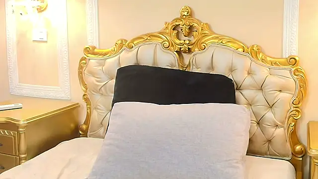 HallieStone online show from March 21, 12:10 pm