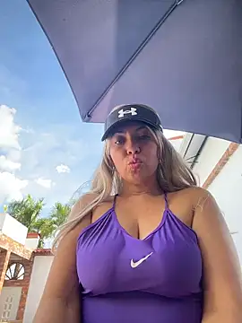 IsaSantoDomingo online show from November 27, 2:31 pm