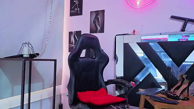 karla slut dirty online show from December 3, 7:16 pm