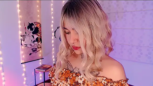 justmartina  online show from March 25, 2:39 am