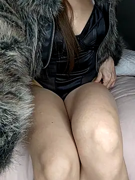 lizzy     online show from December 1, 7:05 pm