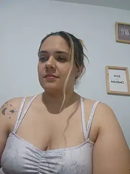 LoreinnFox online show from April 28, 4:05 am