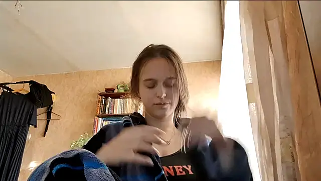 SophieHazely online show from December 4, 1:41 am