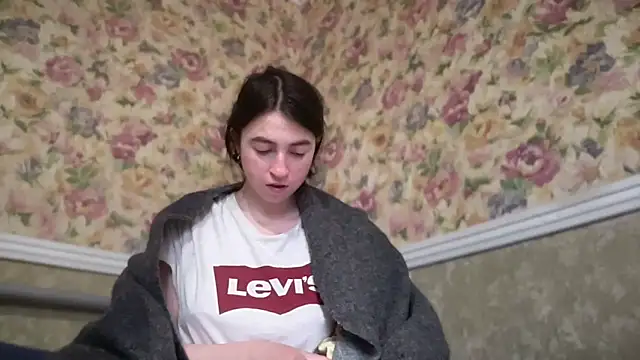 Aphr0ditee online show from April 11, 8:07 am