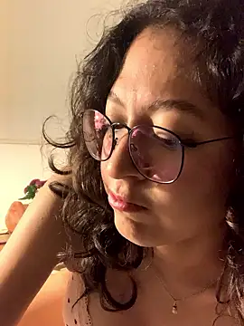 Alicatcua  online show from December 5, 3:17 am