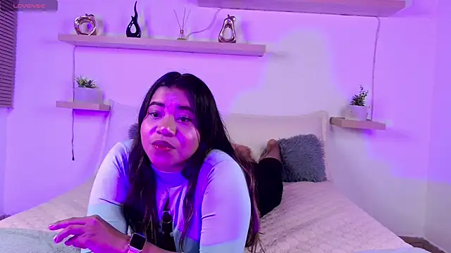 Lunaartistry online show from November 29, 3:21 am