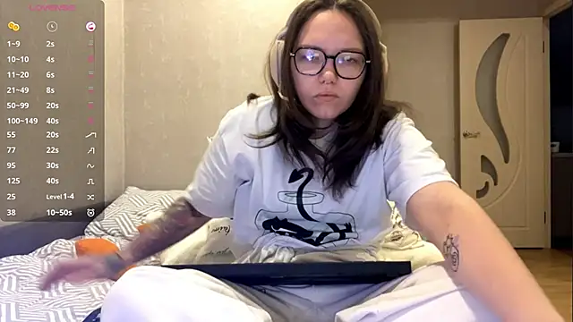 KerriMcbreen online show from December 22, 3:09 am