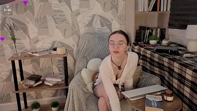 JaleesaIser online show from April 13, 1:40 am