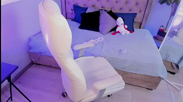 Mylarossi online show from February 25, 5:22 pm