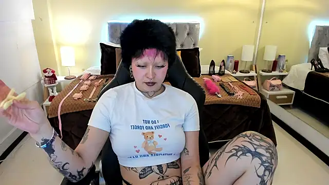 Saskia Vellour online show from November 29, 8:46 pm