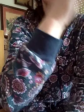 gatitachula93 online show from April 17, 6:10 pm