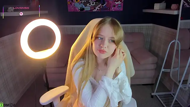 Victori Fox online show from April 18, 12:02 am