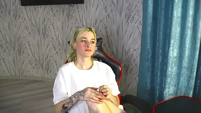 ValerieKirk online show from December 2, 11:12 am