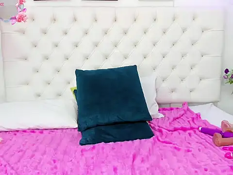 jennystark  online show from December 16, 5:30 pm