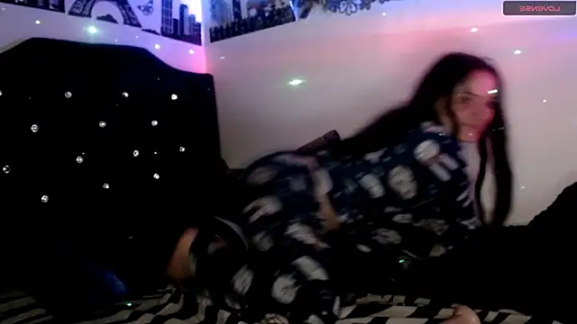 MisNicol online show from December 20, 10:41 am