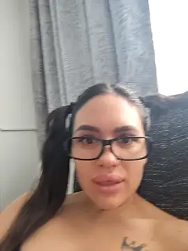 SiennaLuxexx online show from March 31, 12:05 pm