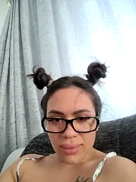 SiennaLuxexx online show from April 12, 1:14 pm