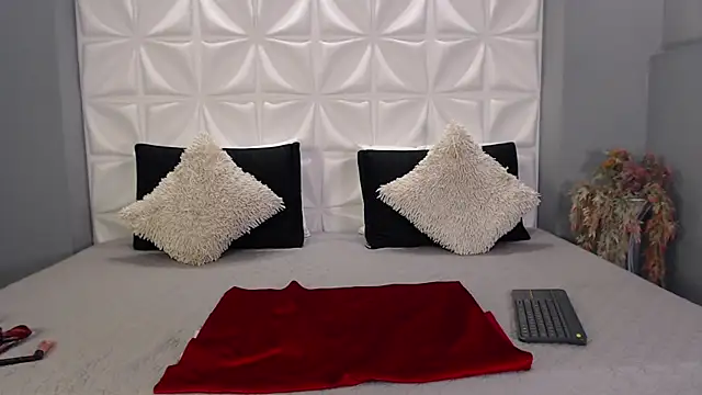 NaughtyNebula online show from December 16, 7:20 pm