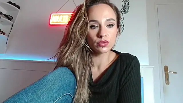 Mllecam online show from December 5, 12:39 pm