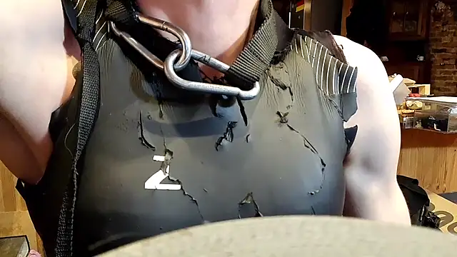 laaralatexxa BDSM online show from December 3, 7:00 am