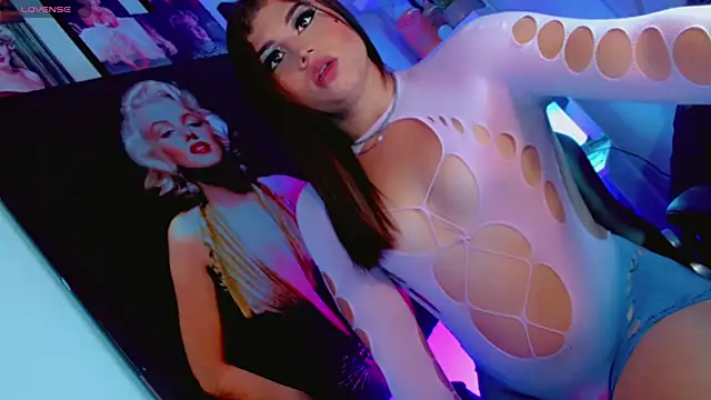 Tiiana Glow10  online show from December 3, 4:15 am