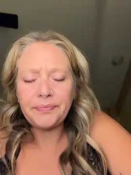 MissyLovelace online show from August 7, 11:17 am