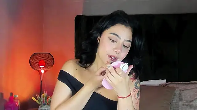 TaniaRedd  online show from March 9, 2:09 pm