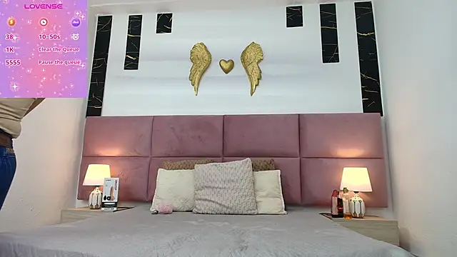 Zoe aitanaa online show from March 2, 12:23 pm