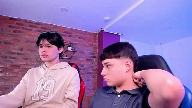 HotThreesoome online show from March 26, 12:51 pm