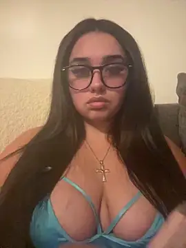 Wild Busty Niyah XX online show from June 13, 8:28 pm