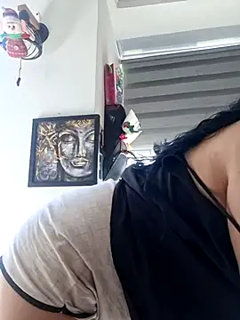 Magenta Moon online show from December 14, 1:39 pm