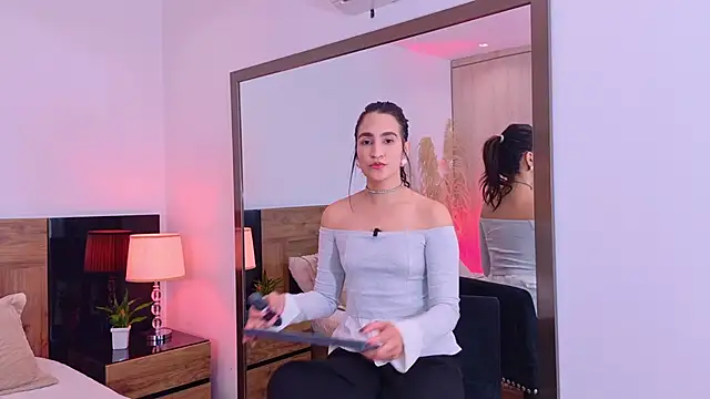 LucyHanks online show from June 1, 2:41 pm
