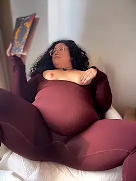 VanesssaMilf  online show from March 1, 5:12 pm