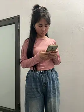 Him MountainGirl online show from March 27, 8:37 am