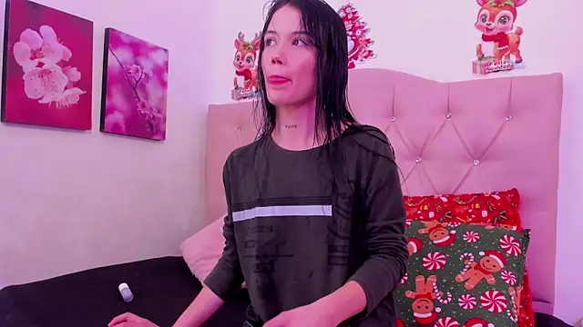 mia collin  online show from December 22, 2:42 pm