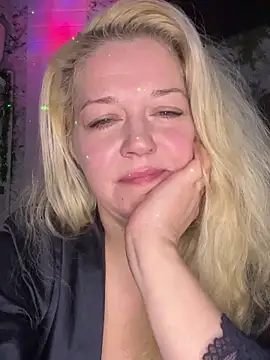 JenniferCarmen online show from January 6, 3:10 am