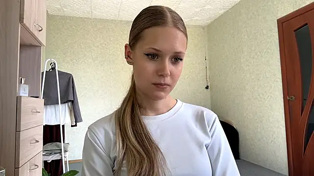 ZaidaSchwarten online show from March 17, 11:58 am