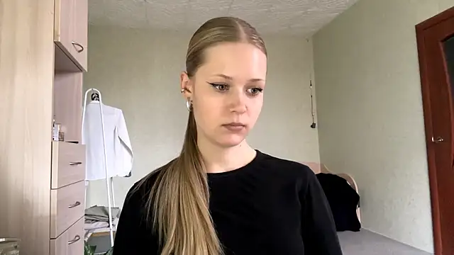 ZaidaSchwarten online show from March 20, 12:10 pm