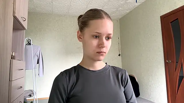 ZaidaSchwarten online show from March 29, 1:10 pm