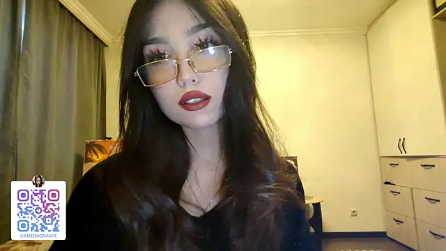 Qwami Amie online show from January 11, 9:58 am