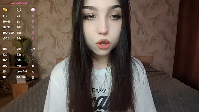 Qwami Amie online show from April 8, 9:33 am