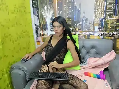 estefani robles online show from December 23, 1:20 am