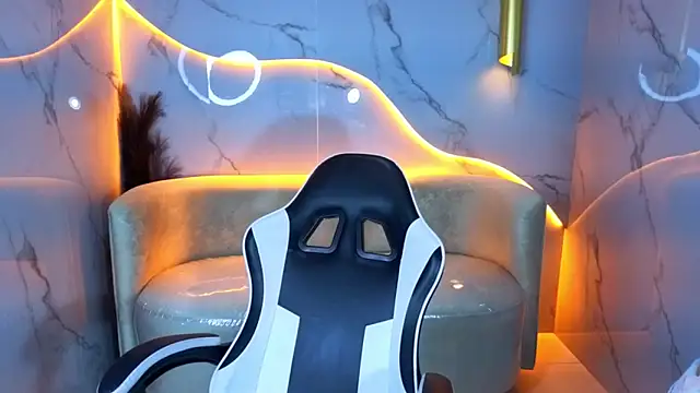 Sofi Adams Tx online show from January 9, 6:01 pm