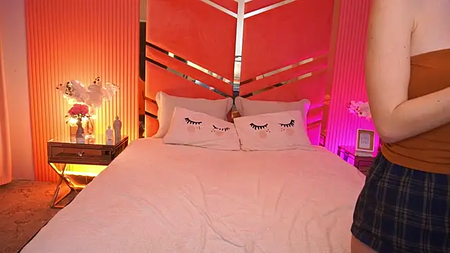 MollyyMayy online show from January 9, 10:30 am